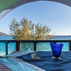 villa-emanuela-edge-of-the-sea-goelba.it-tuscanyhotel.com/