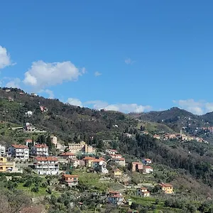 Casa vacanze Tra Le Cinque Terre, Camogli E Portofino Con Scorcio Mare All'orizzonte, Castiglione Chiavarese
